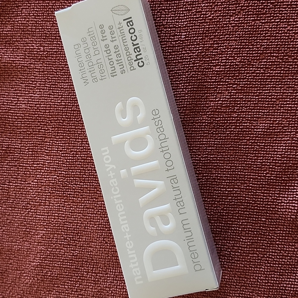 🍁3/$25NWT DAVIDS NATURAL FLUORIDE FREE WHITENING TOOTHPASTE~PEPPERMINT/CHARCOAL